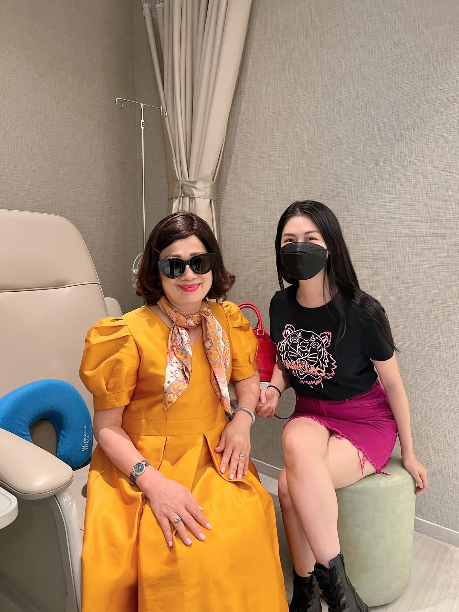 Vợ chồng Đăng Khôi đưa mẹ sang Singapore chữa bệnh, mỗi lần tốn 1 căn chung cư - Ảnh 5