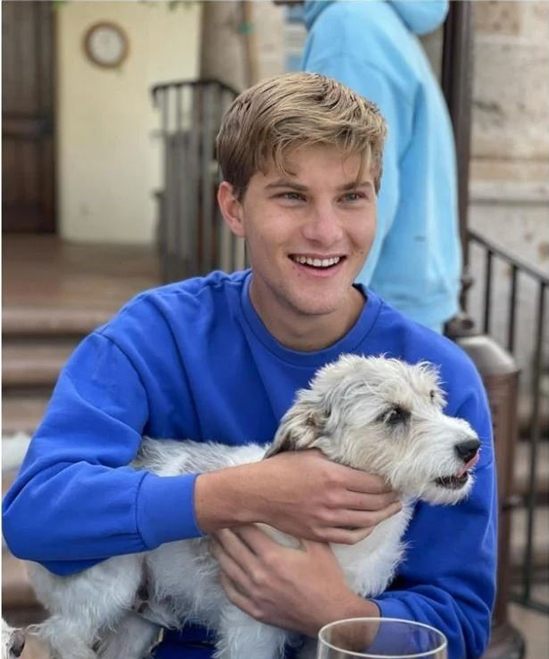 Con trai duy nhất của tỷ phú Bill Gates tốt nghiệp đại học - Ảnh 1