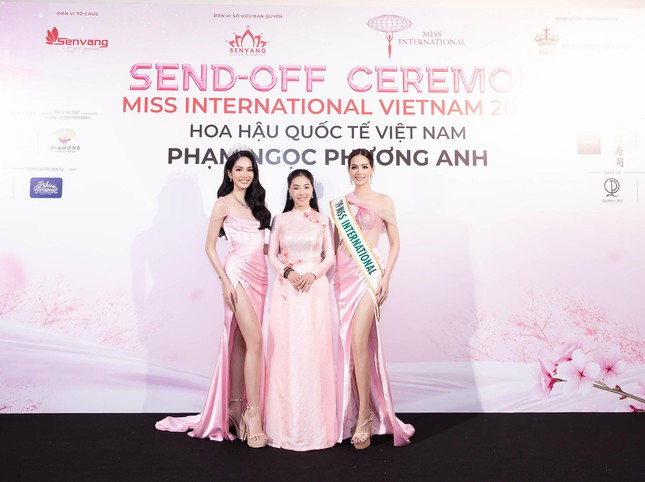 Á hậu Phương Anh diện áo dài trị giá gần nửa tỷ đồng, lấy cảm hứng Văn Miếu tới Hoa hậu Quốc tế 2022 - Ảnh 3