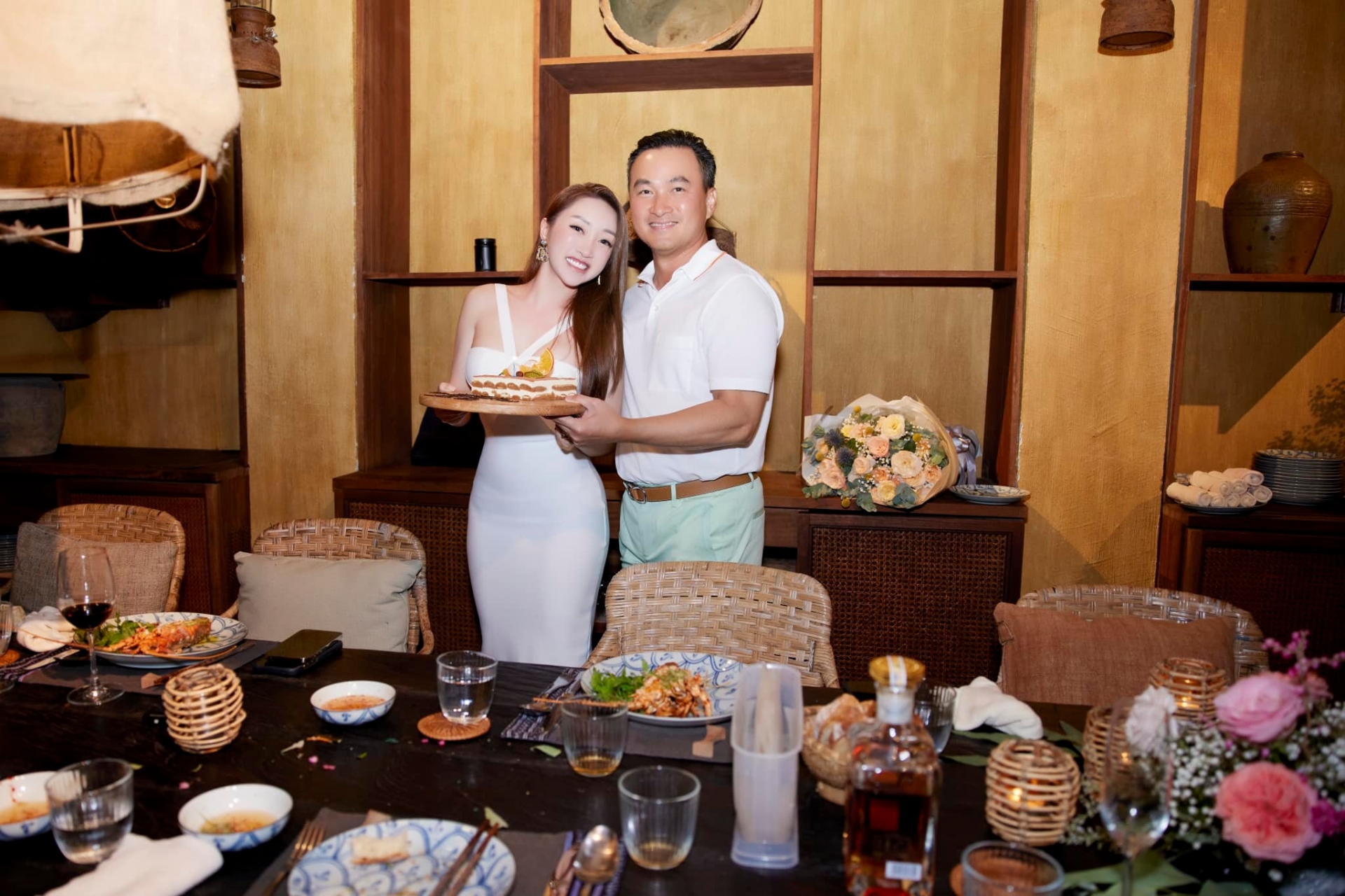 Chi Bảo tổ chức tiệc sinh nhật lung linh, lãng mạn cho vợ kém 16 tuổi - Ảnh 14