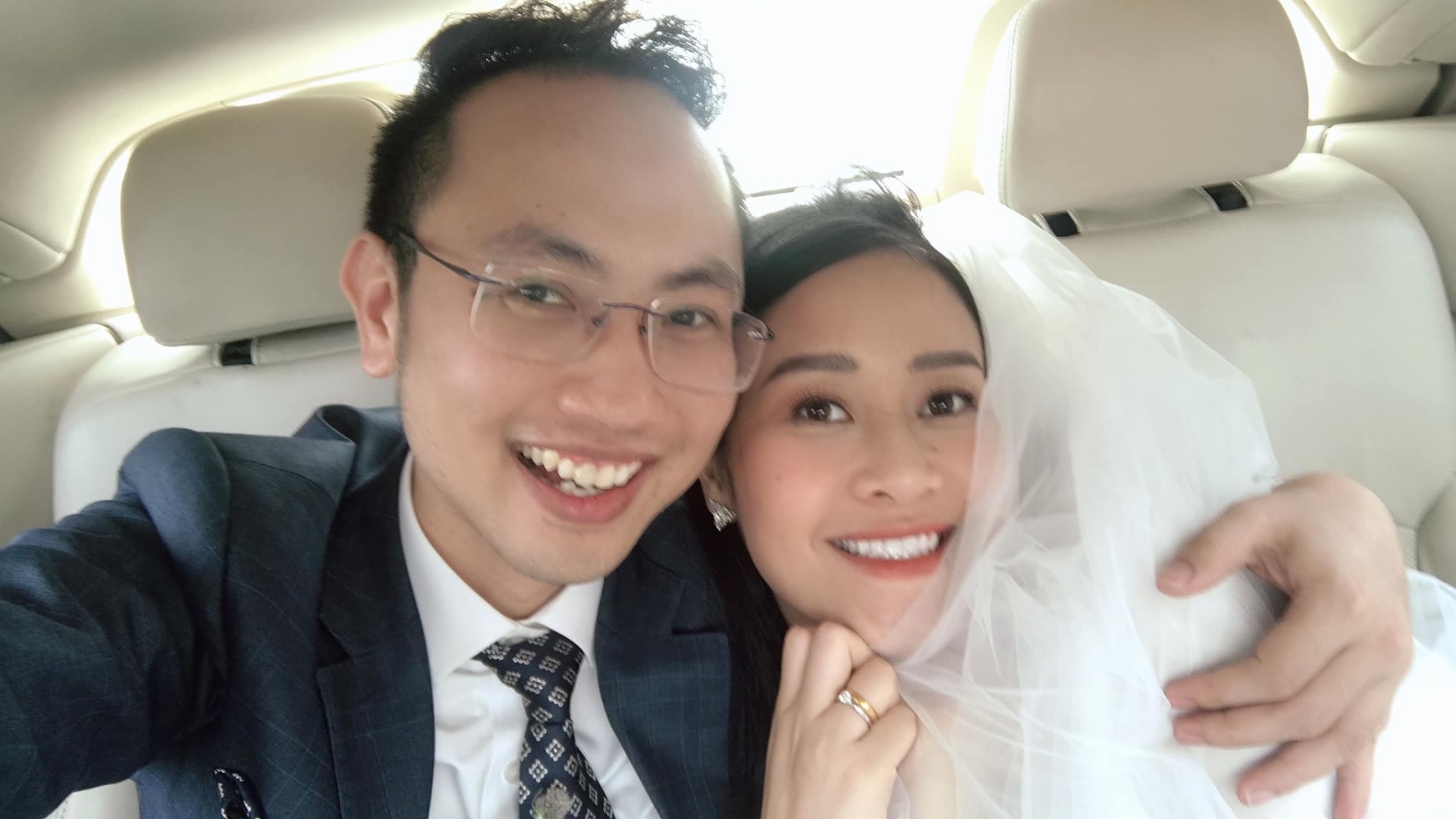 MC Phí Linh hạnh phúc khoe quà lãng mạn chồng tặng dịp 3 năm cưới - Ảnh 6