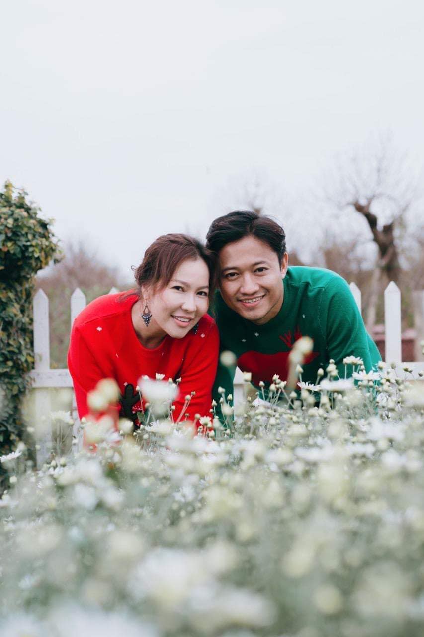 Vợ đại gia vừa tâm sự buồn, Quý Bình liền đăng ảnh chăm bẵm con đầu lòng - Ảnh 1