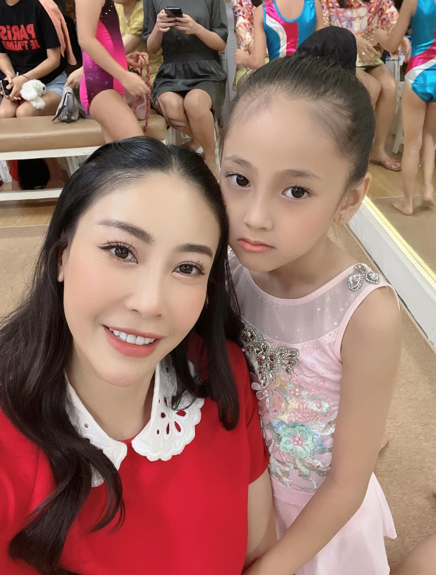 Hà Kiều Anh đưa con gái 7 tuổi đi học thể dục dụng cụ,  - Ảnh 5