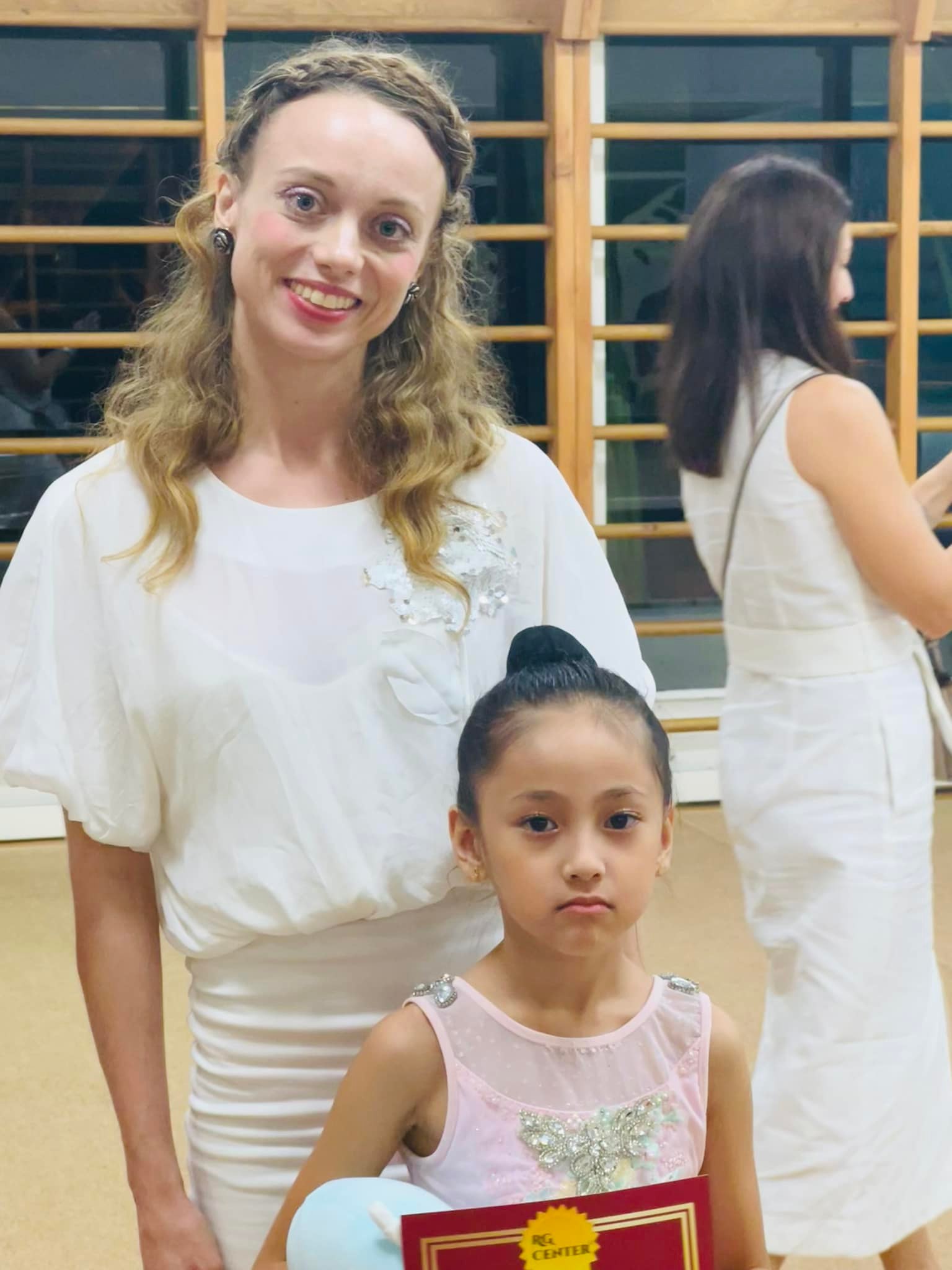 Hà Kiều Anh đưa con gái 7 tuổi đi học thể dục dụng cụ,  - Ảnh 9