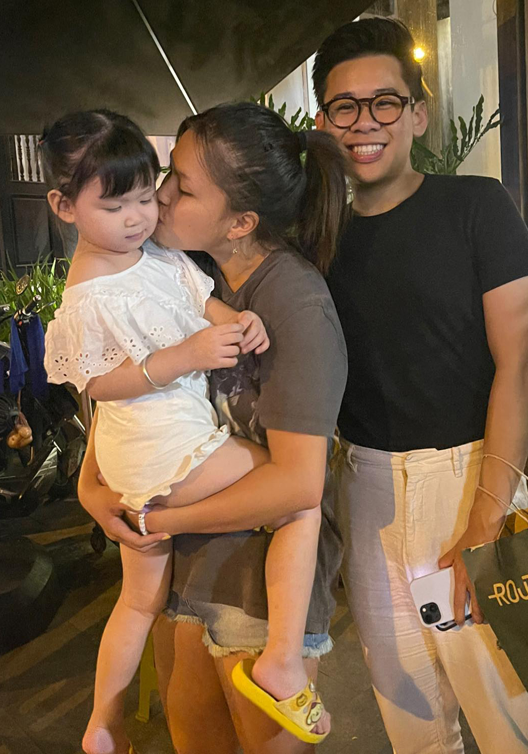 Phượng Chanel lần đầu tiết lộ khuôn mặt con gái cùng Quách Ngọc Ngoan - Ảnh 1