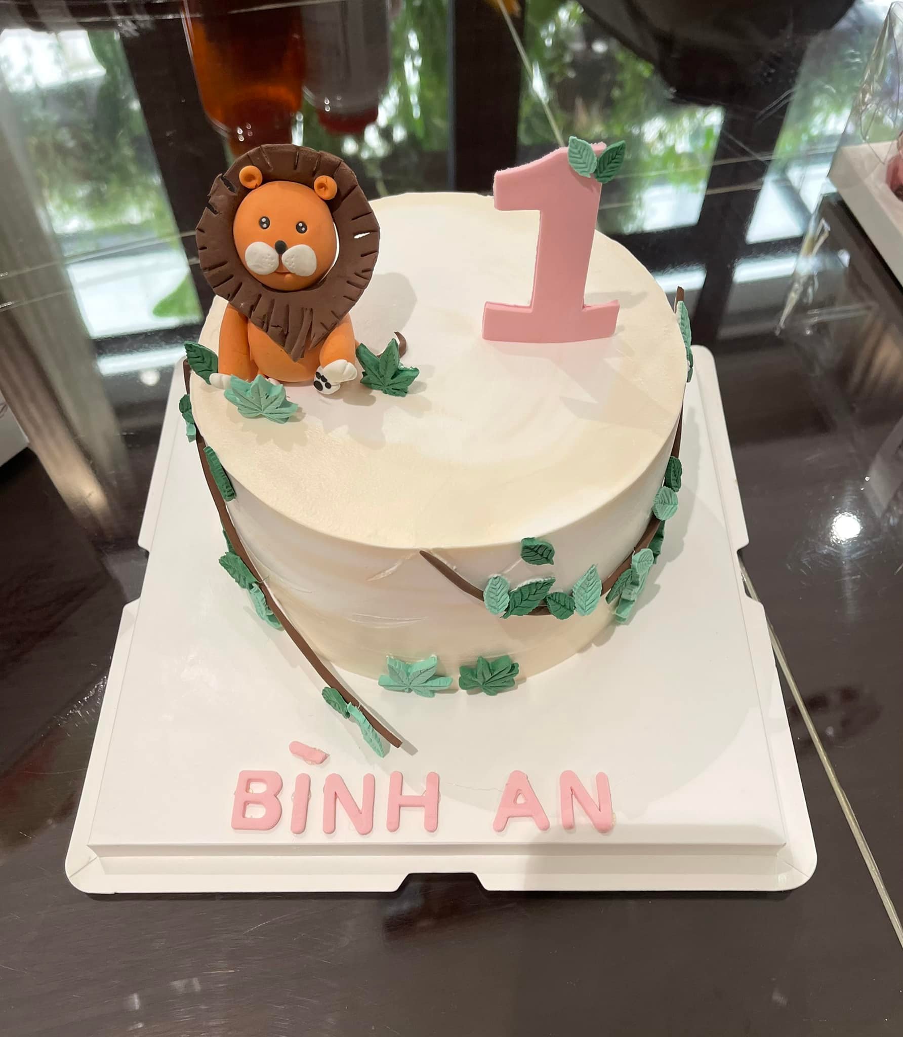 TIn Giải Trí 18/6: Kim Lý - Hà Hồ tình bể tình trên bãi biển - Ảnh 1