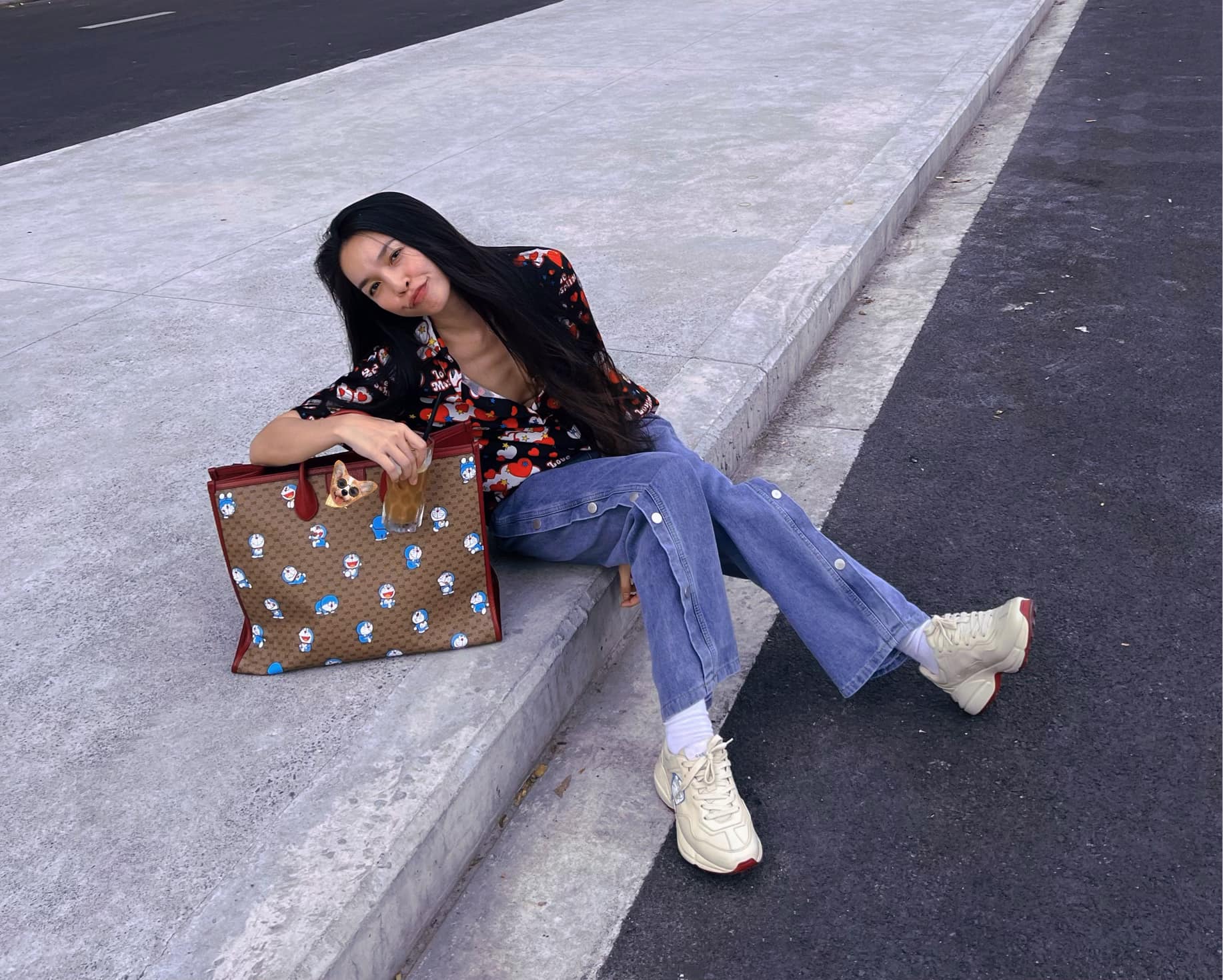 Hiền Thục phanh áo sexy nhưng lại gầy đến mưc trơ xương ngực - Ảnh 1