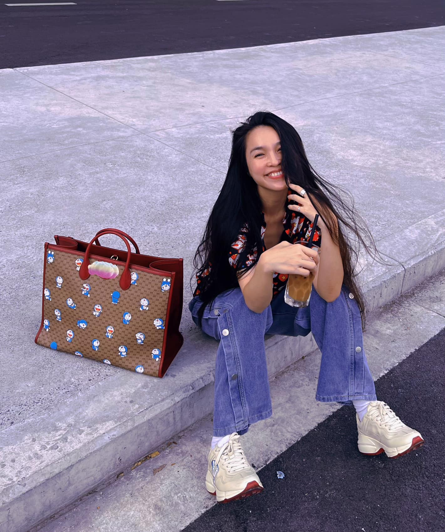 Hiền Thục phanh áo sexy nhưng lại gầy đến mưc trơ xương ngực - Ảnh 2