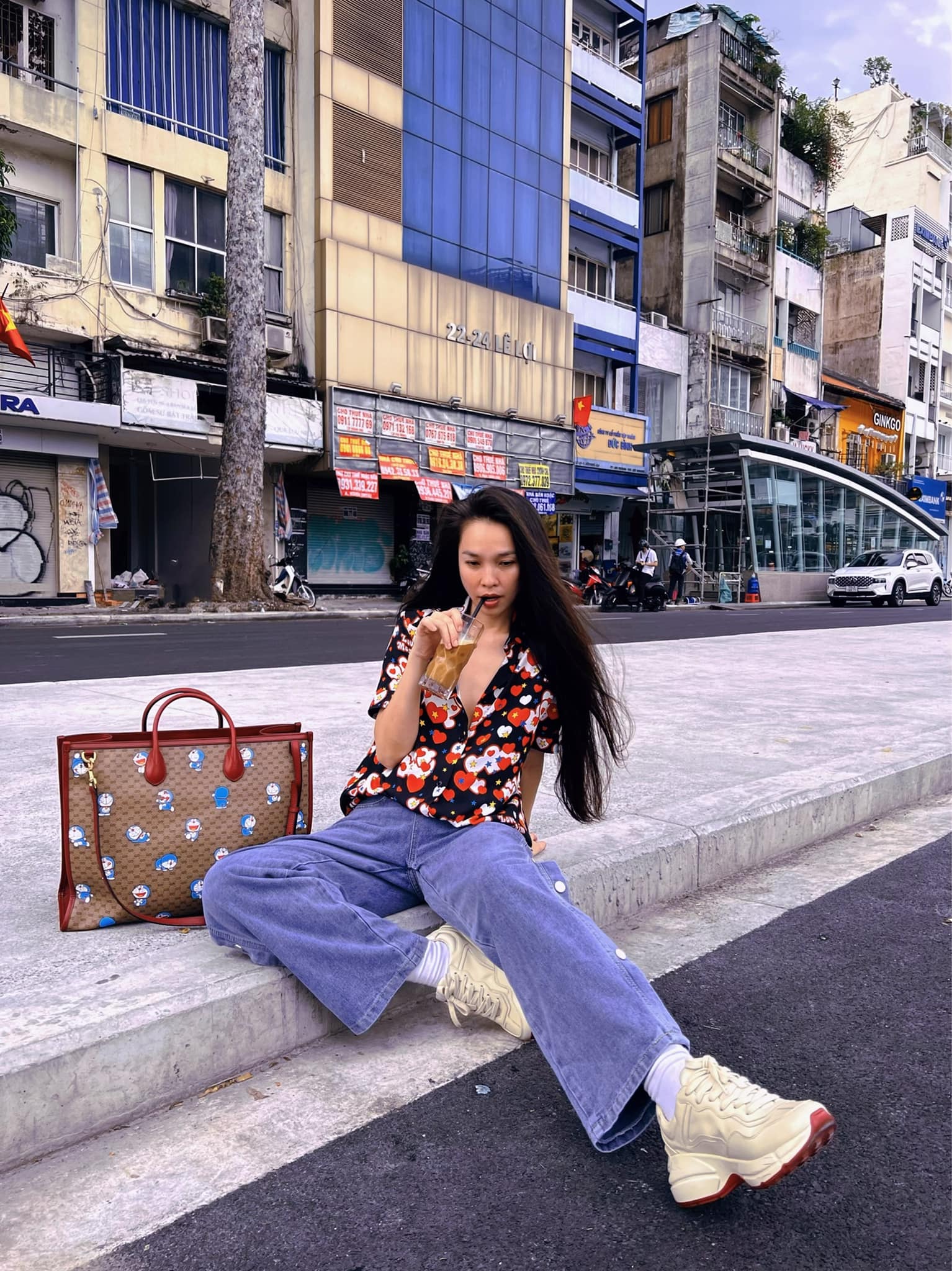 Hiền Thục phanh áo sexy nhưng lại gầy đến mưc trơ xương ngực - Ảnh 6