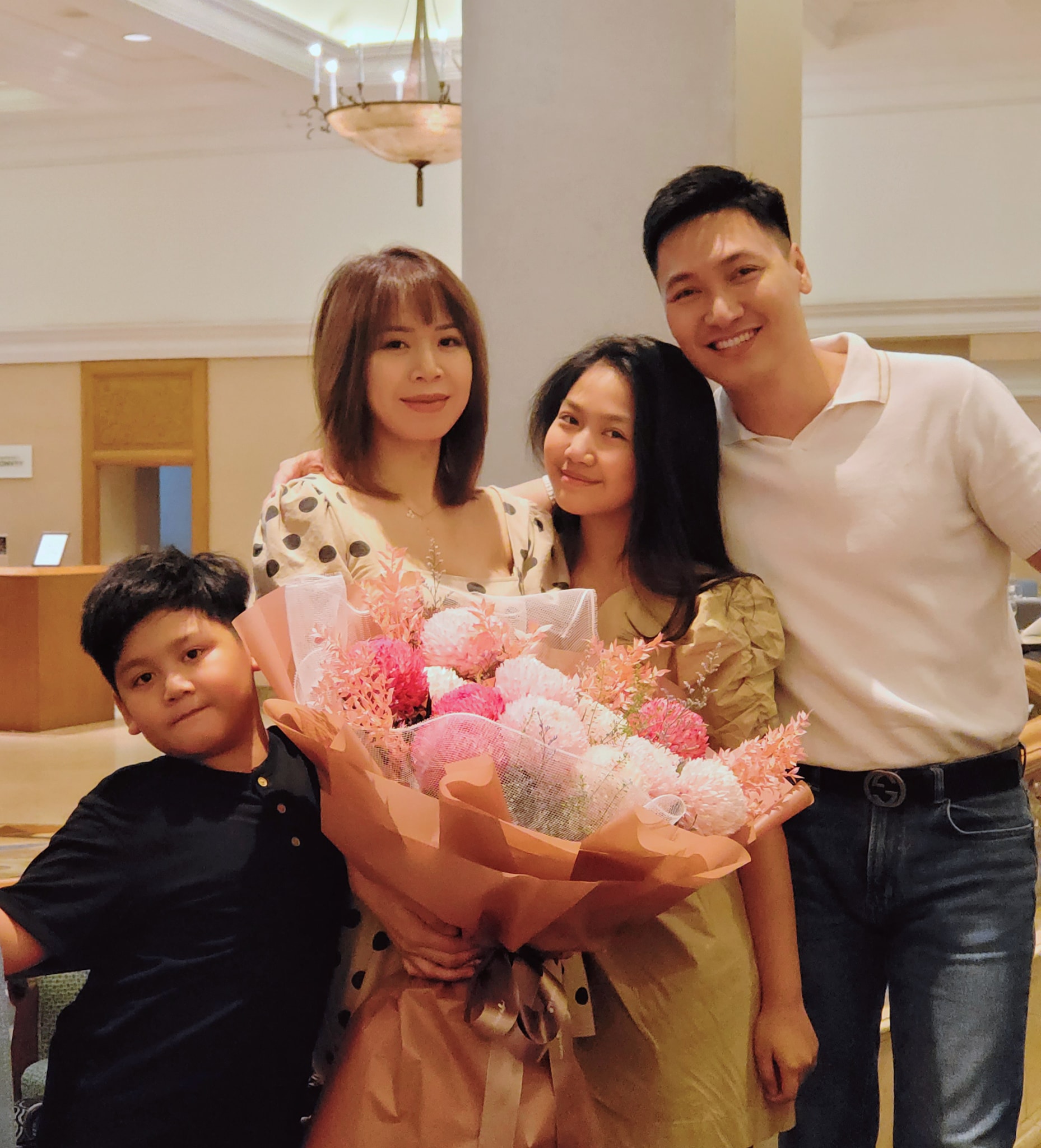 Mạnh Trường tiết lộ bà xã đã có bầu con thứ 3 và giới tính của bé - Ảnh 2