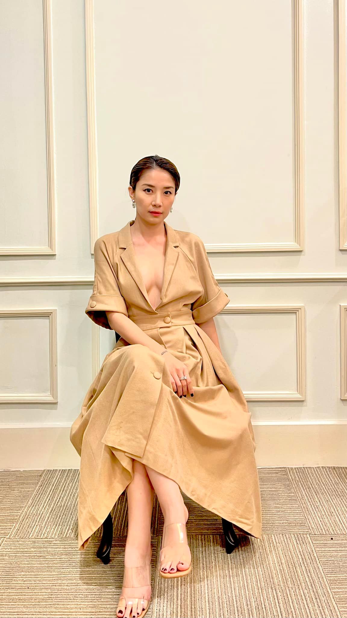 Nhan sắc đời thường trẻ đẹp, quyến rũ của mẹ kế Duy trong 