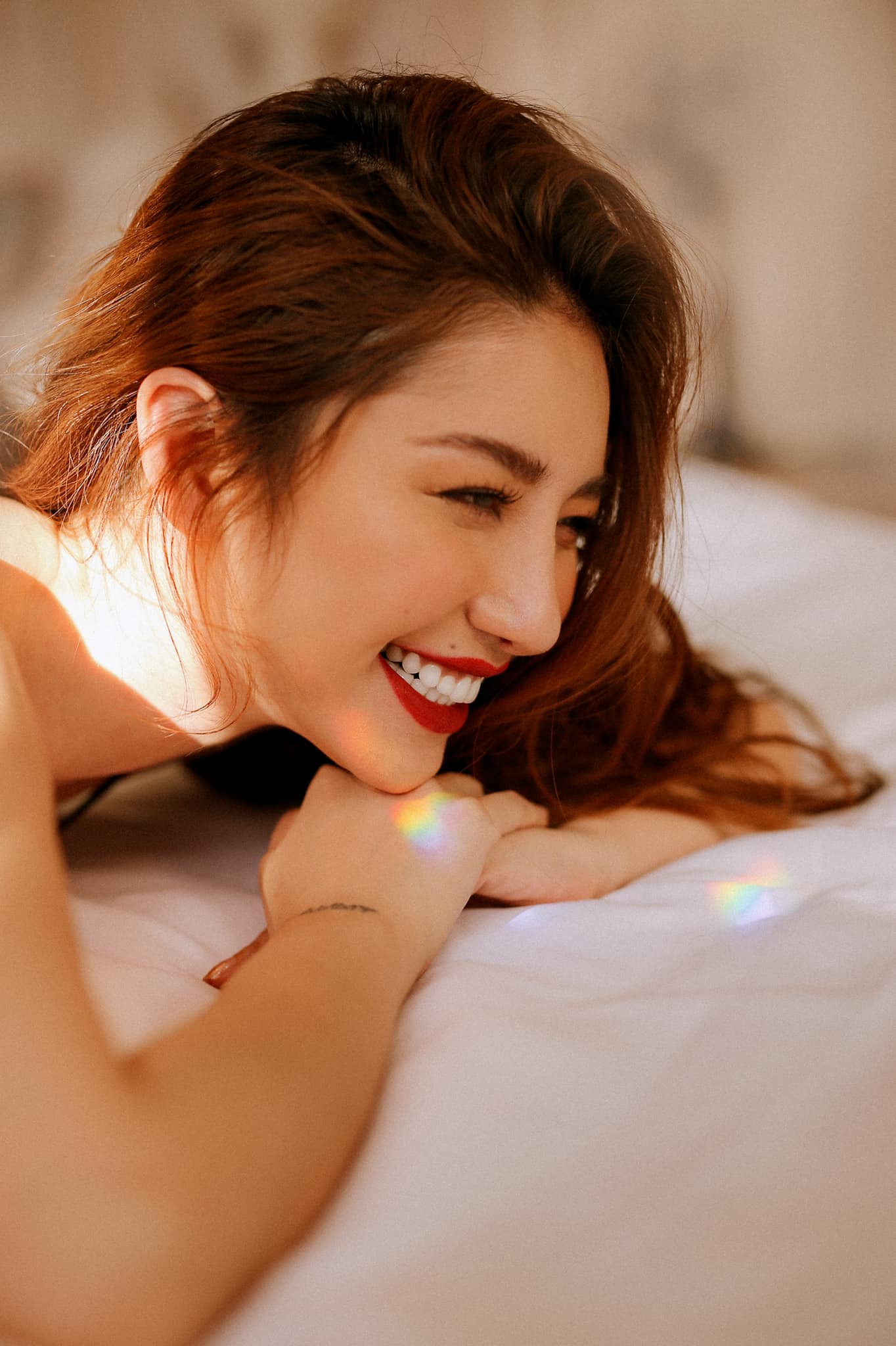 Nhan sắc đời thường trẻ đẹp, quyến rũ của mẹ kế Duy trong 