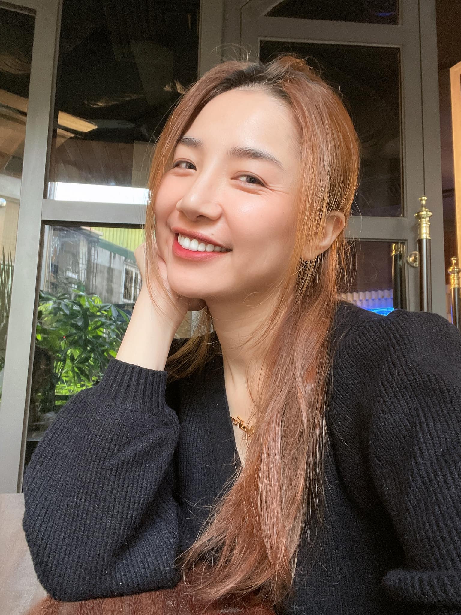 Nhan sắc đời thường trẻ đẹp, quyến rũ của mẹ kế Duy trong 