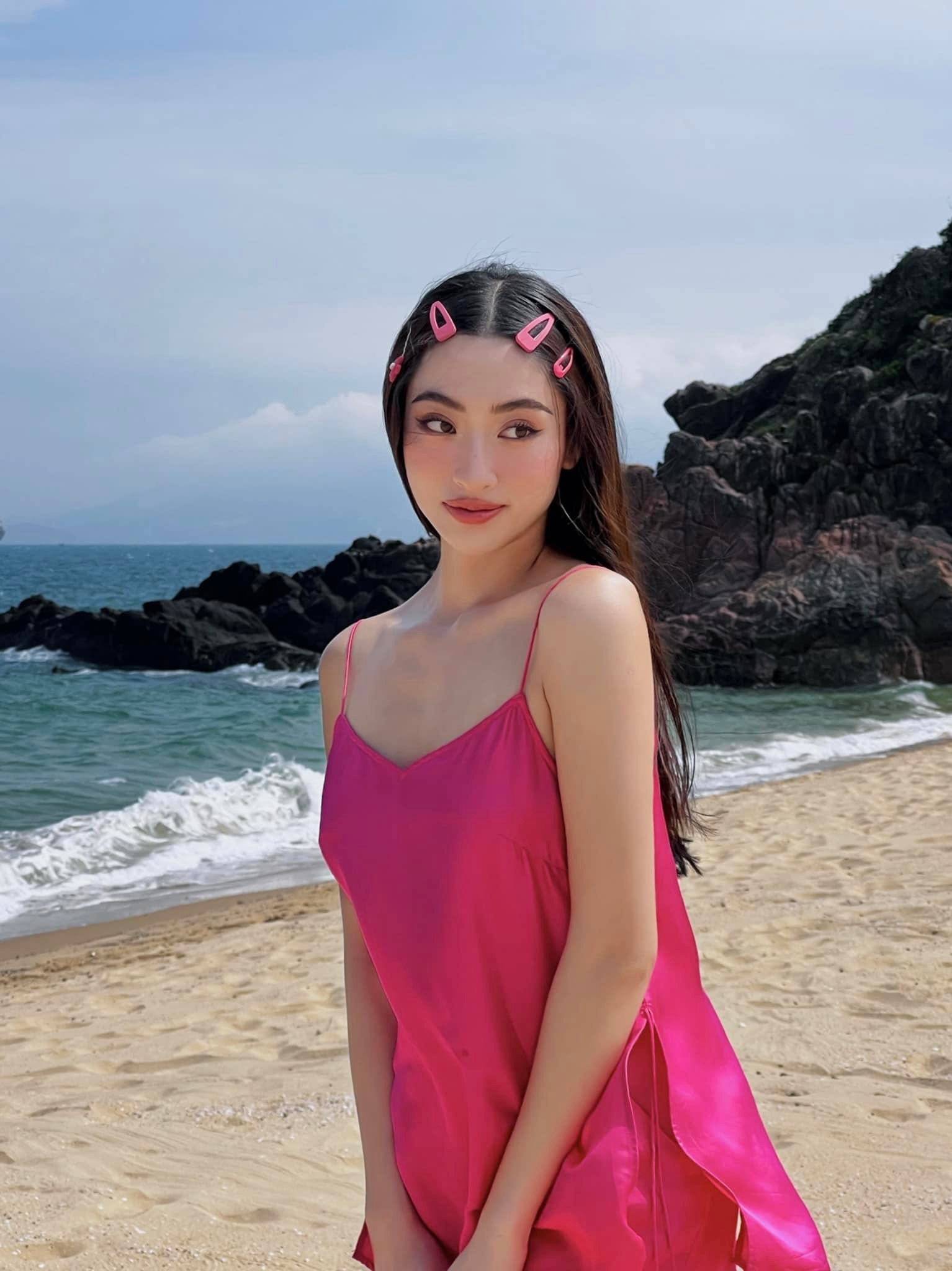 Lương Thùy Linh thừa nhận đang rất muốn yêu nhưng công việc quá bận rộn  - Ảnh 1