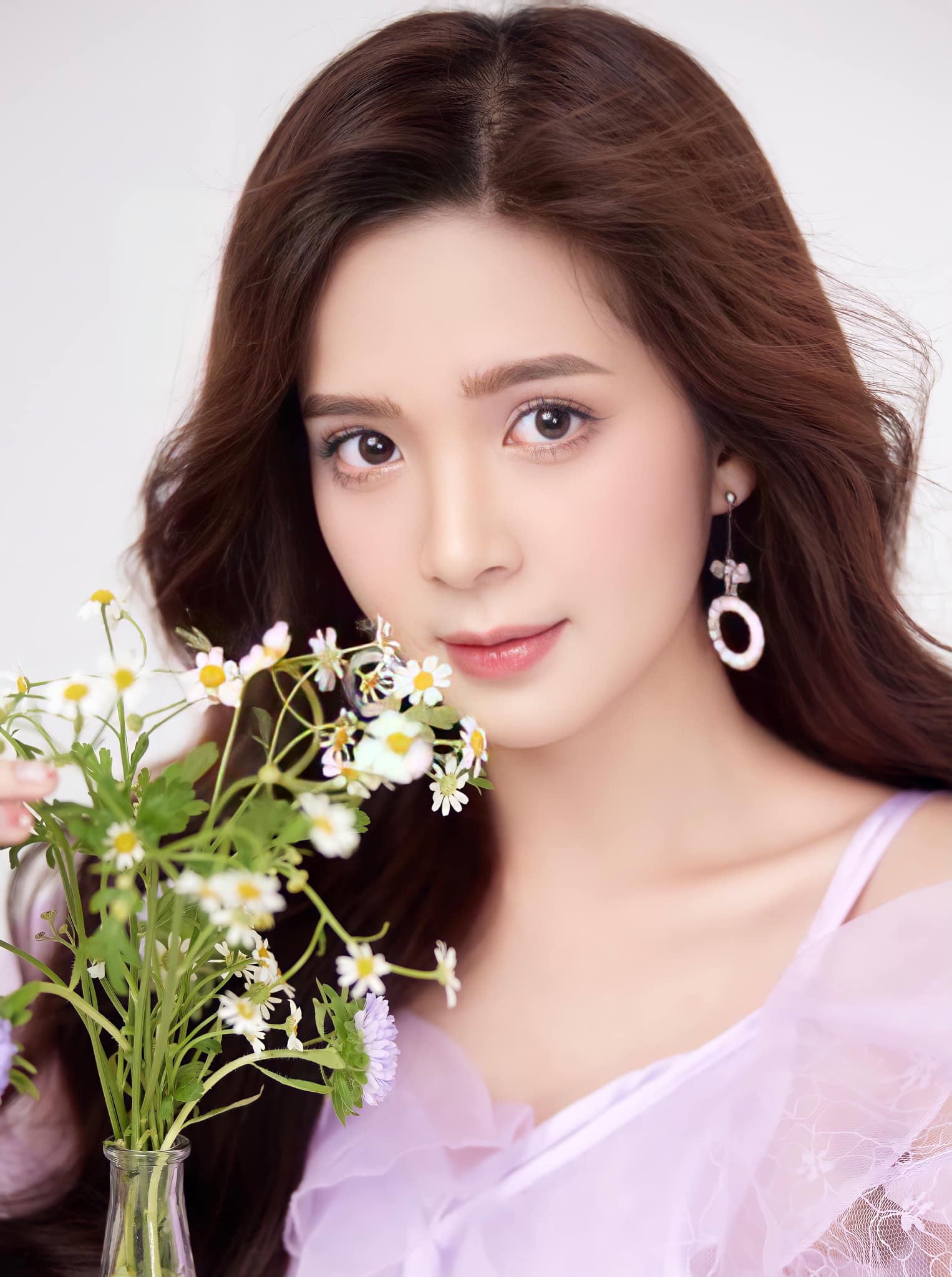 Nhan sắc ngọt ngào, quyến rũ của hot girl cao 1m53 đóng 