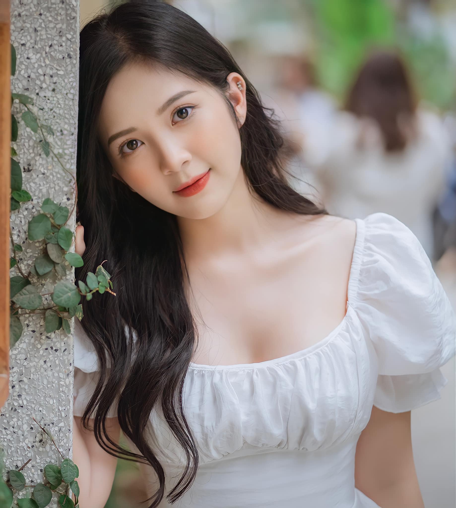 Nhan sắc ngọt ngào, quyến rũ của hot girl cao 1m53 đóng 