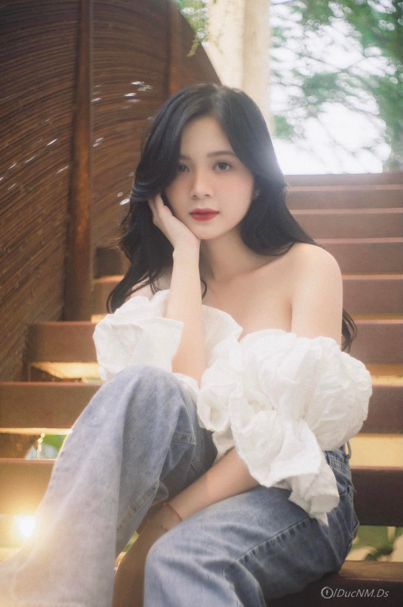 Nhan sắc ngọt ngào, quyến rũ của hot girl cao 1m53 đóng 