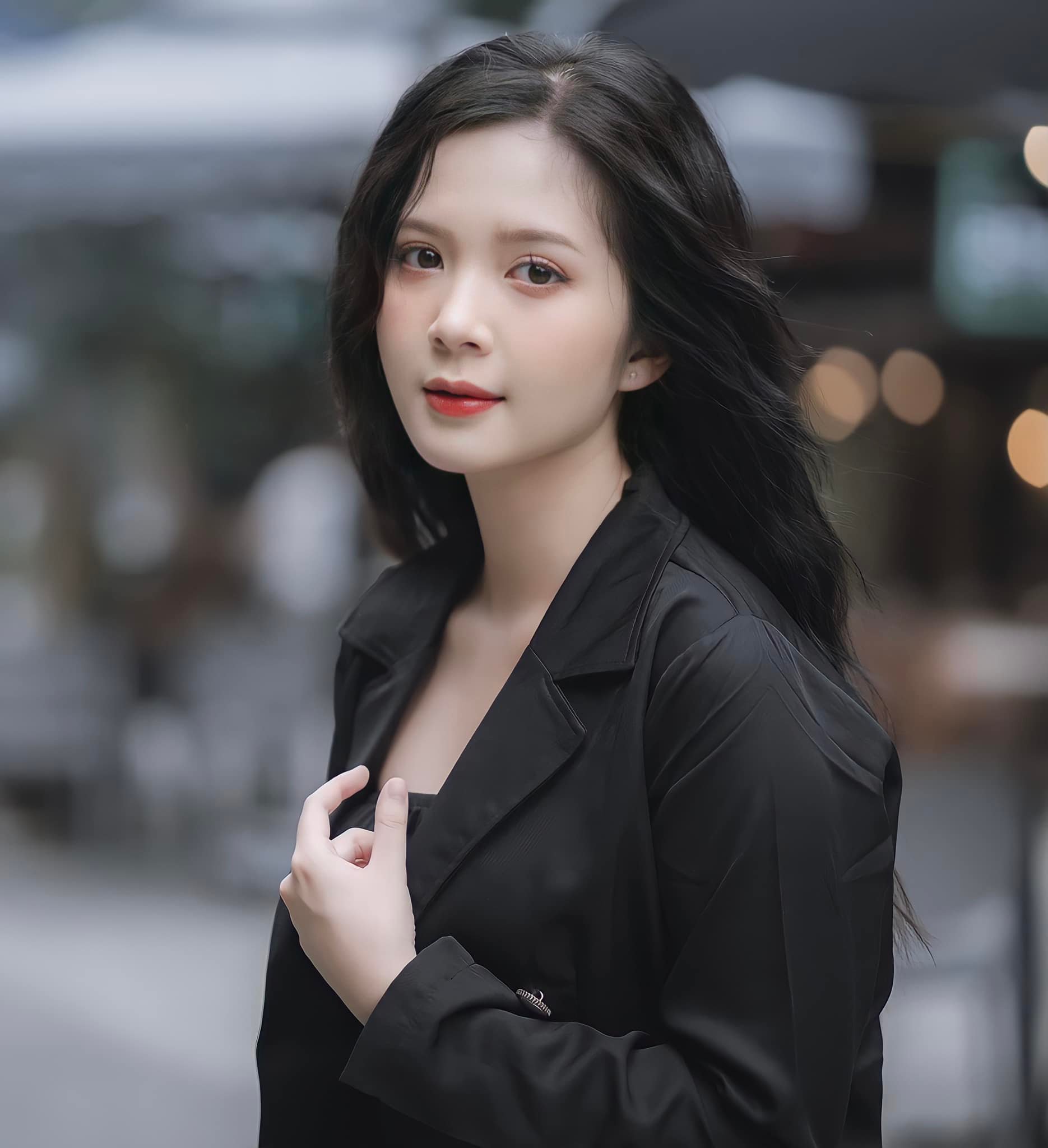 Nhan sắc ngọt ngào, quyến rũ của hot girl cao 1m53 đóng 