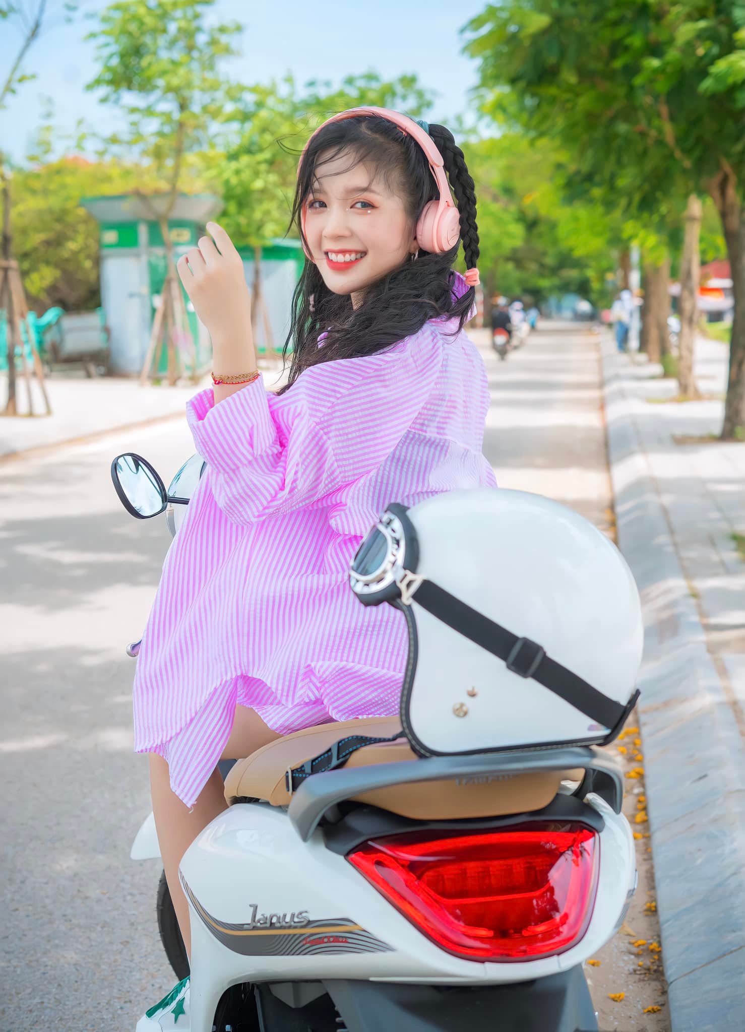 Nhan sắc ngọt ngào, quyến rũ của hot girl cao 1m53 đóng 