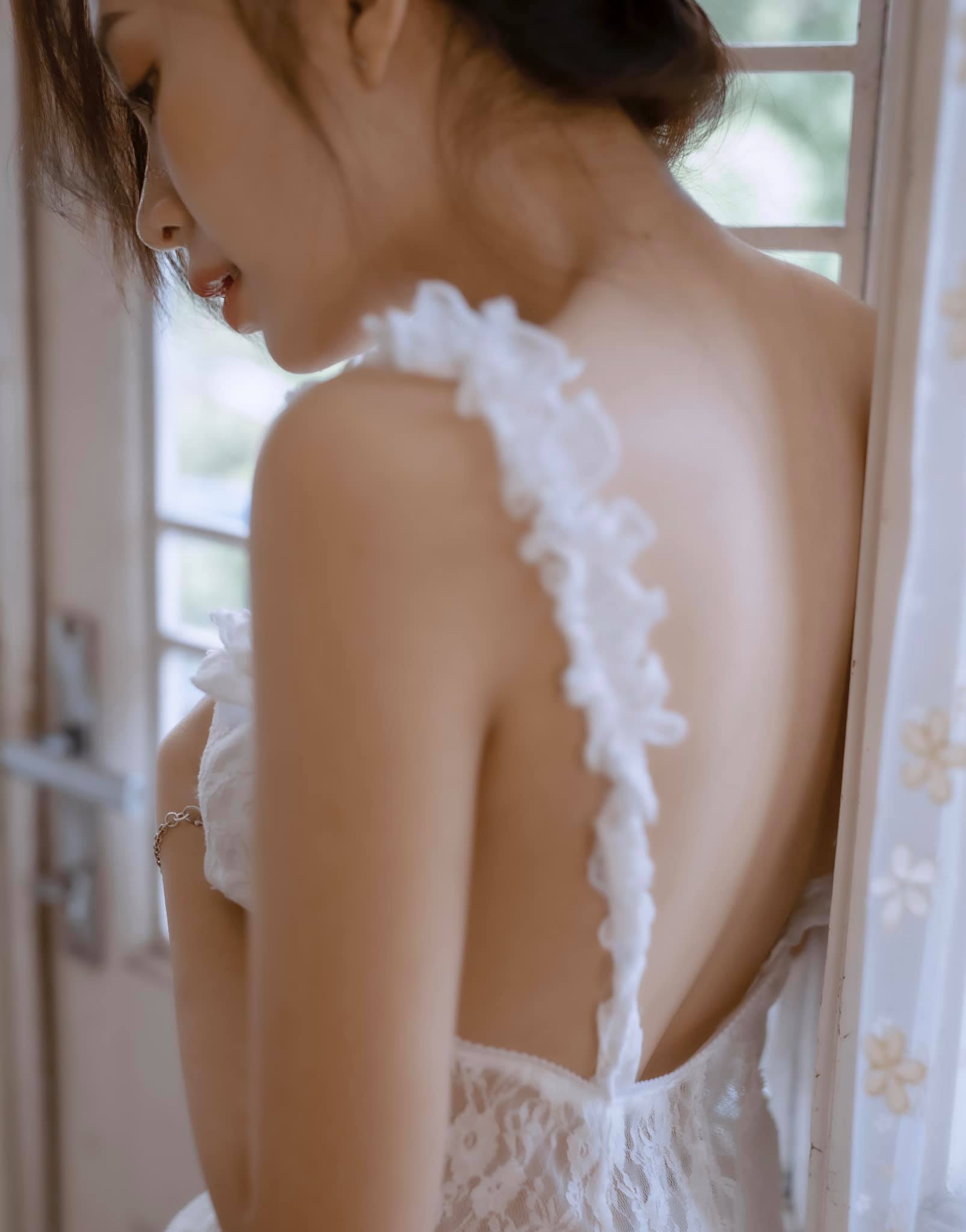 Nhan sắc ngọt ngào, quyến rũ của hot girl cao 1m53 đóng 