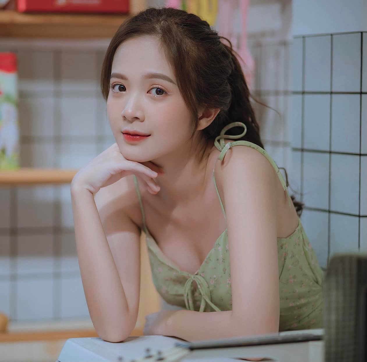 Nhan sắc ngọt ngào, quyến rũ của hot girl cao 1m53 đóng 