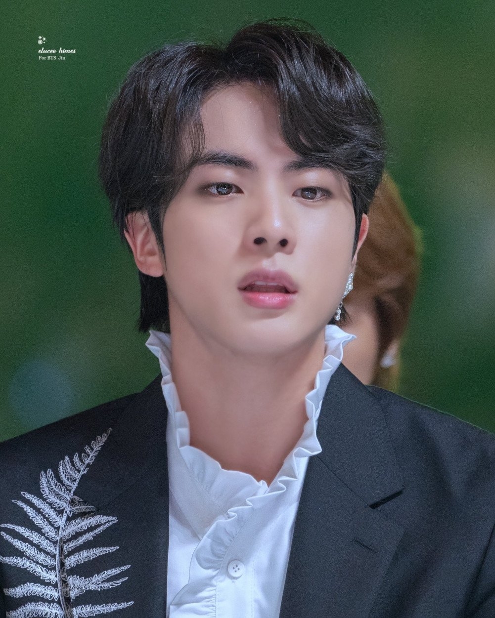 Jin là ai? Anh cả BTS sở hữu gương mặt 