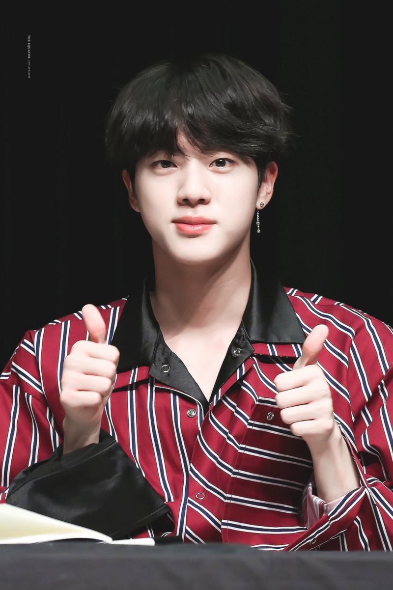 Jin là ai? Anh cả BTS sở hữu gương mặt 
