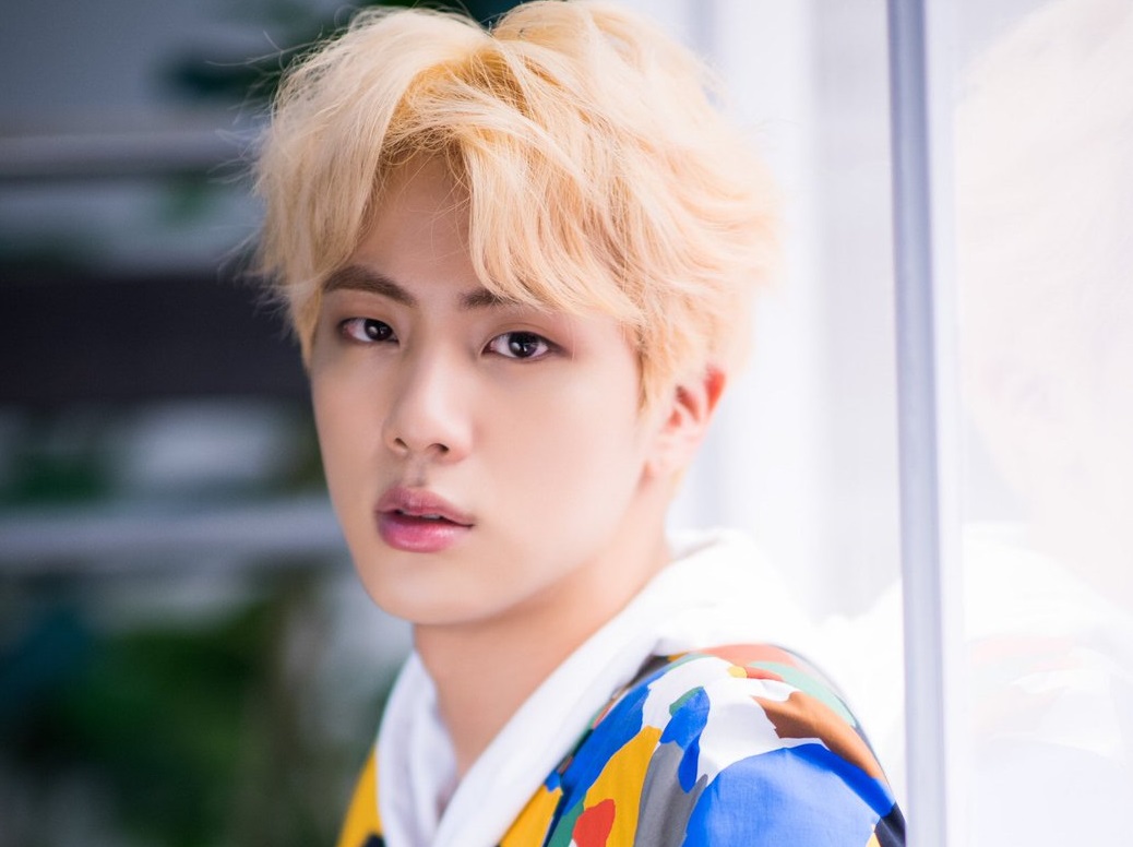 Jin là ai? Anh cả BTS sở hữu gương mặt 