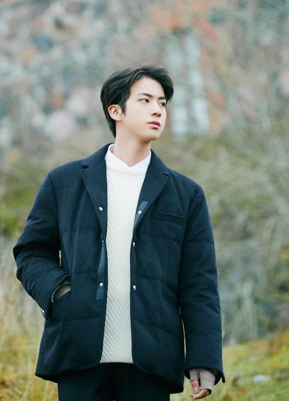 Jin là ai? Anh cả BTS sở hữu gương mặt 
