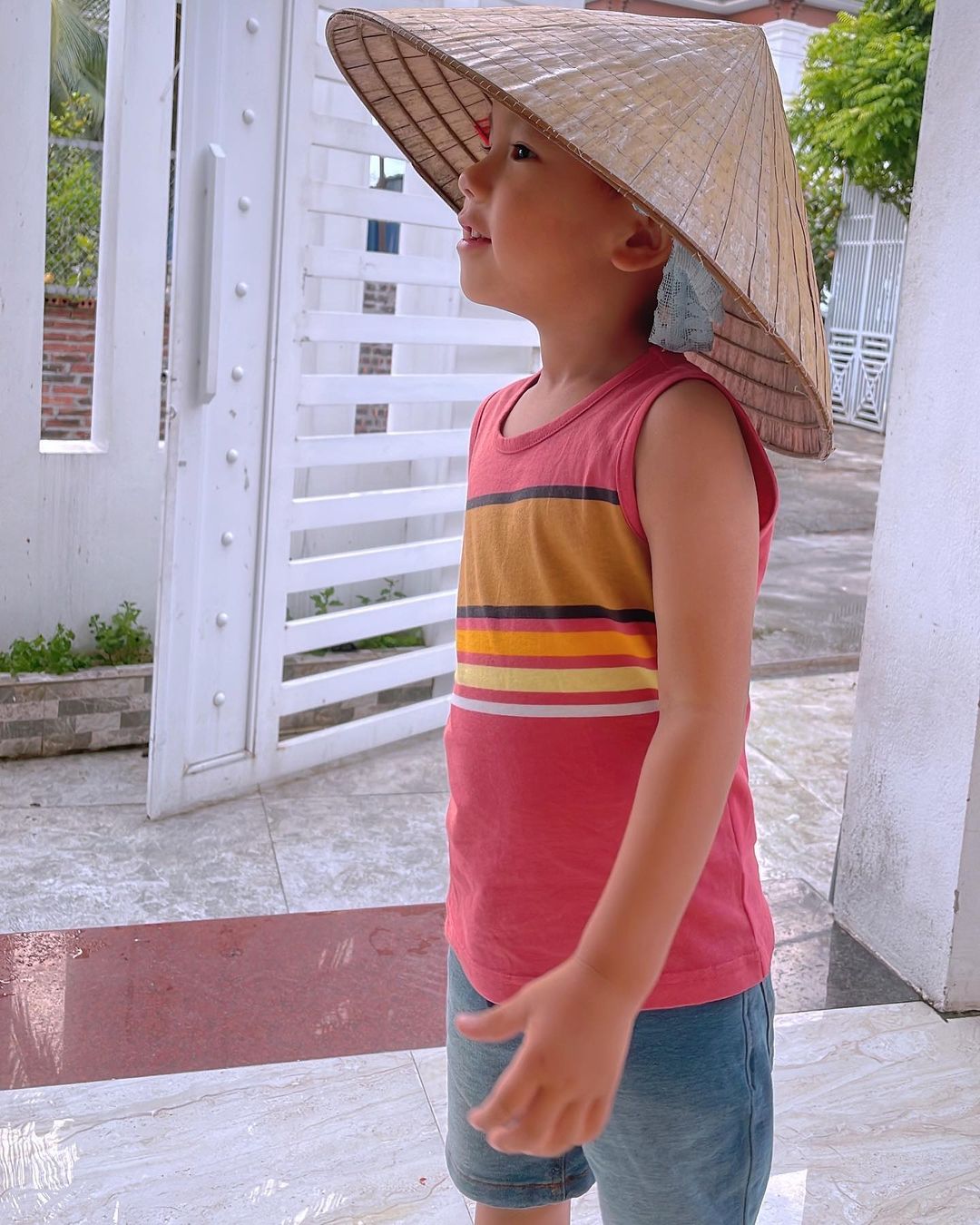 Sát đêm chung kết Miss Universe Vietnam, Phạm Hương vẫn ở Hải Phòng thăm bố mẹ - Ảnh 2