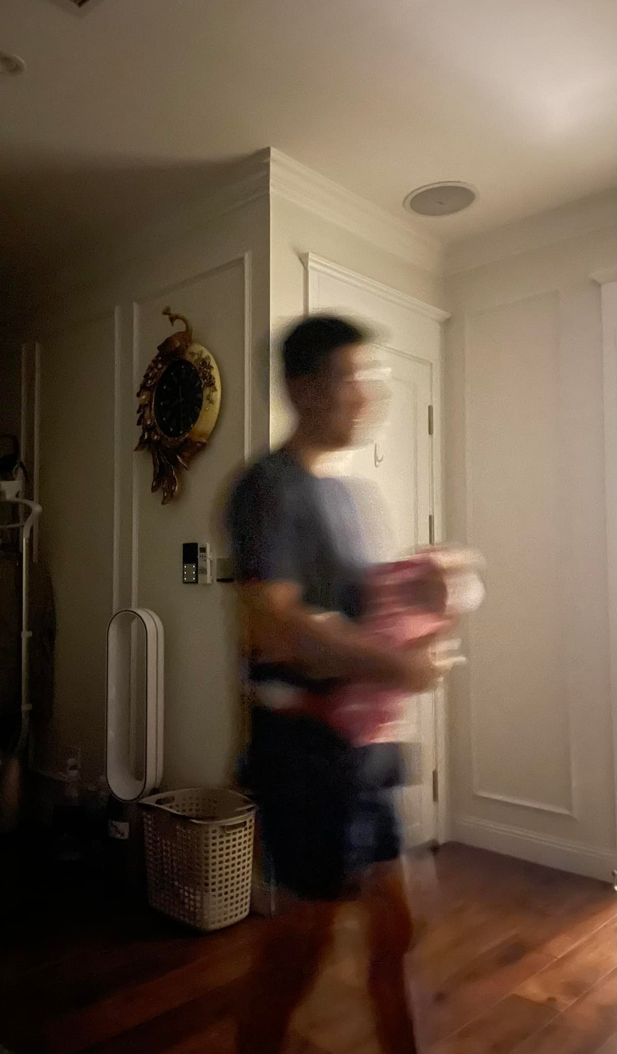 Vân Hugo lả đi vì chăm con, ông xã thức đêm bế con cho vợ ngủ - Ảnh 3