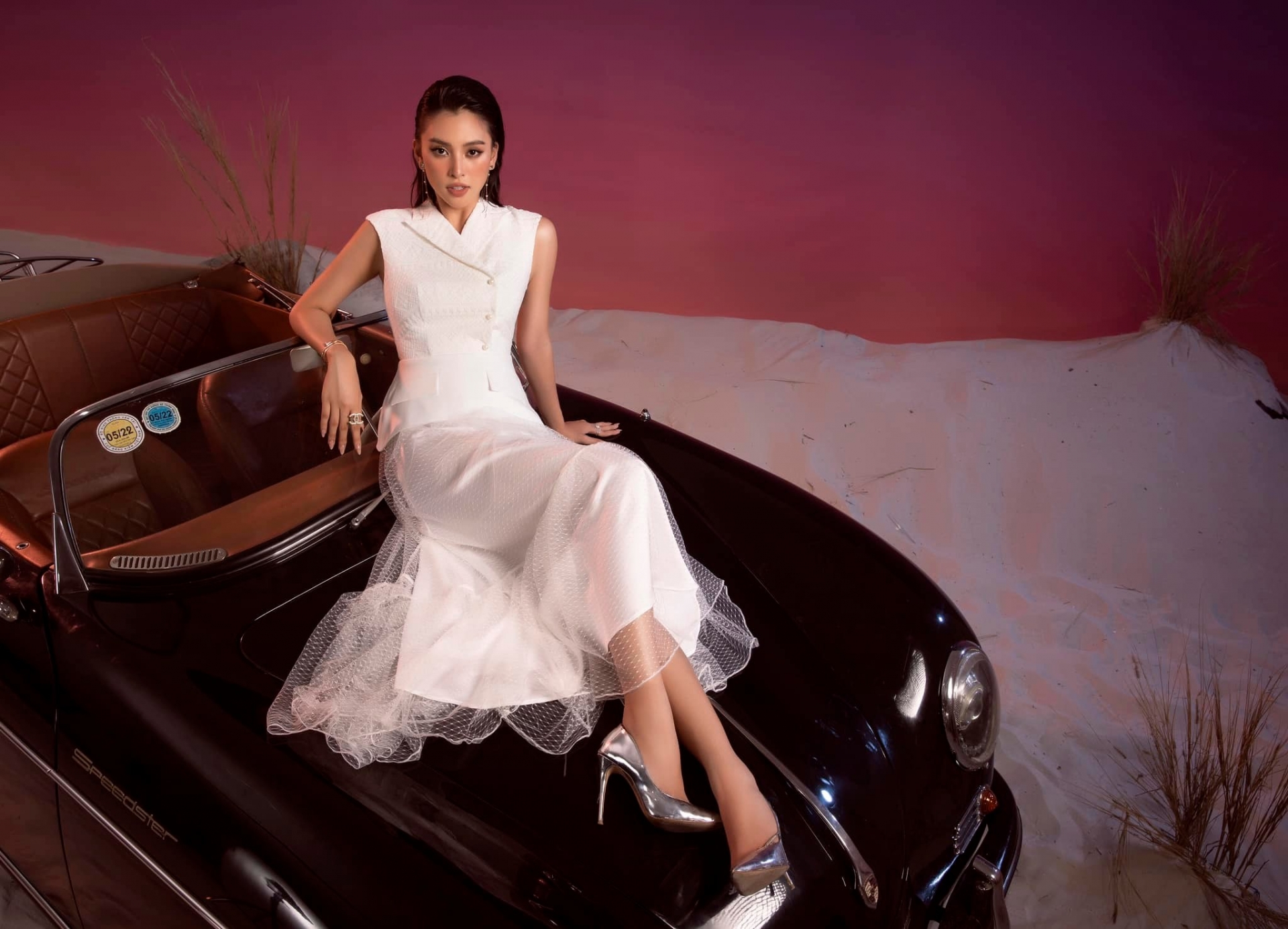 Sánh đôi bên Vĩnh Thụy, Tiểu Vy bị chê 