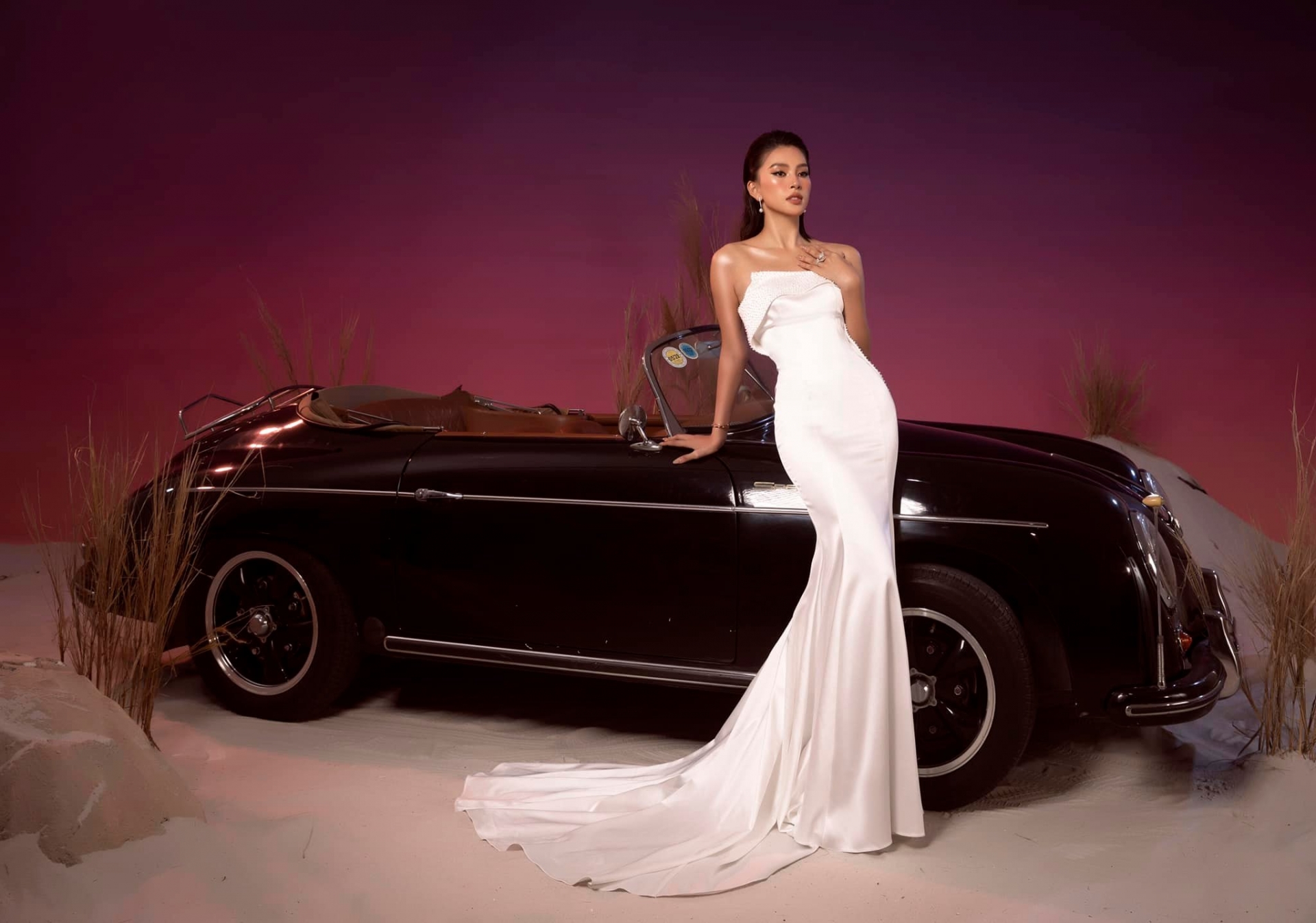 Sánh đôi bên Vĩnh Thụy, Tiểu Vy bị chê 