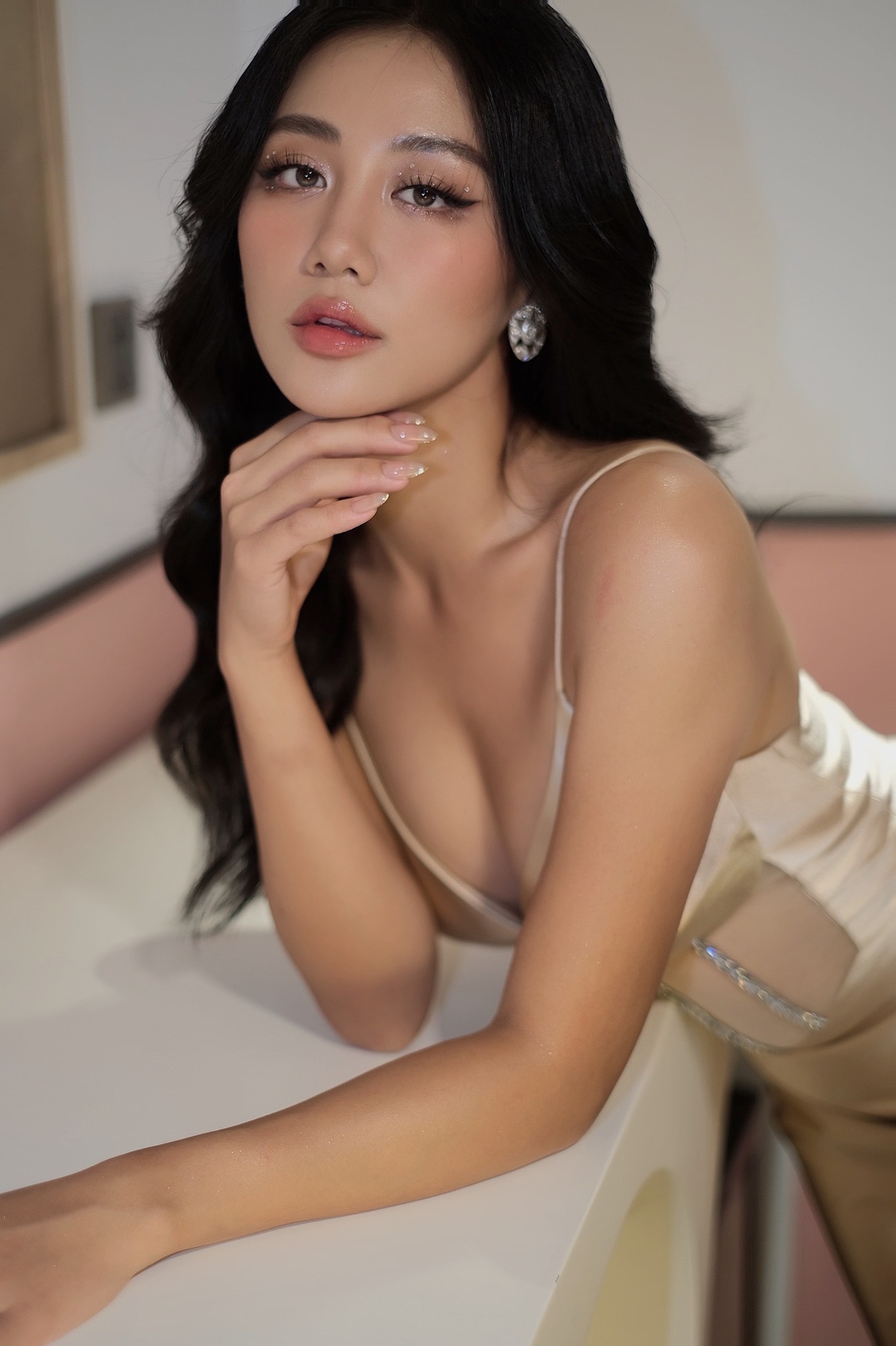 Văn Mai Hương tiết lộ từng bị bạn trai cũ bỏ để lấy cô gái khác - Ảnh 1