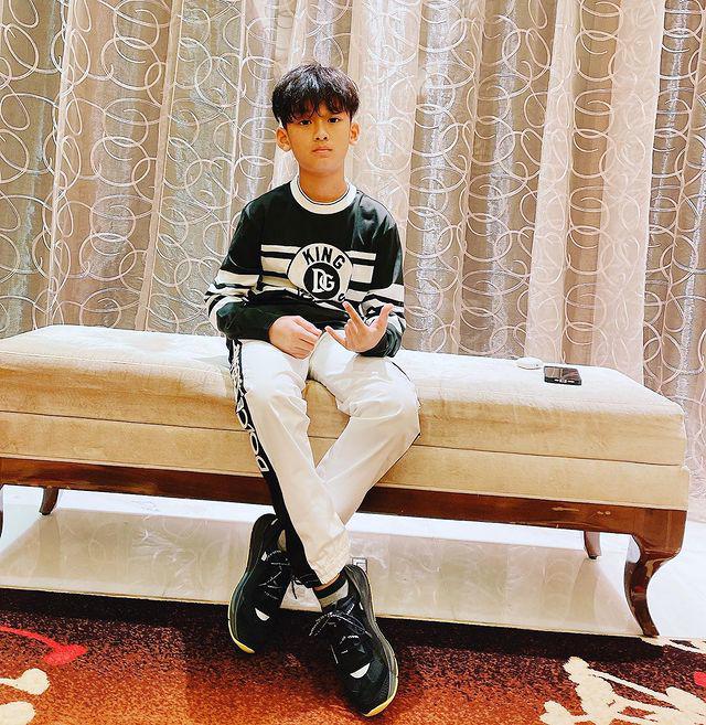 Lệ Quyên đưa con trai đi shopping, hào hứng khi quý tử toàn chọn những đồ đắt những tiệm - Ảnh 1