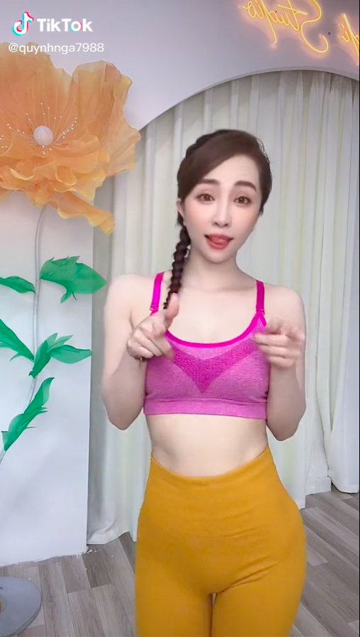 Quỳnh Nga nhảy nhót khoe trọn thân hình nuột nà, cơ bụng săn chắc - Ảnh 1
