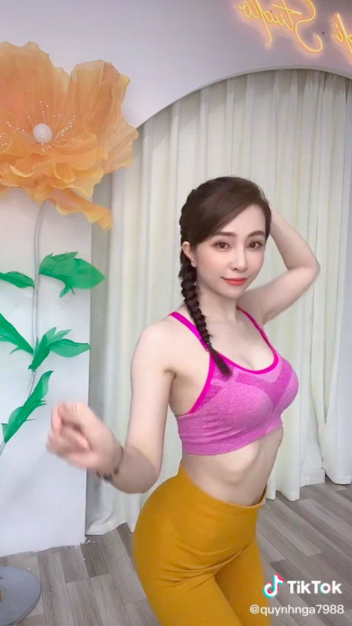 Quỳnh Nga nhảy nhót khoe trọn thân hình nuột nà, cơ bụng săn chắc - Ảnh 4