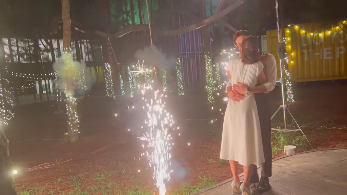 Huyền Lizzie bị bỏng, Đình Tú nóng hết mặt với cảnh hôn dưới pháo hoa - Ảnh 3