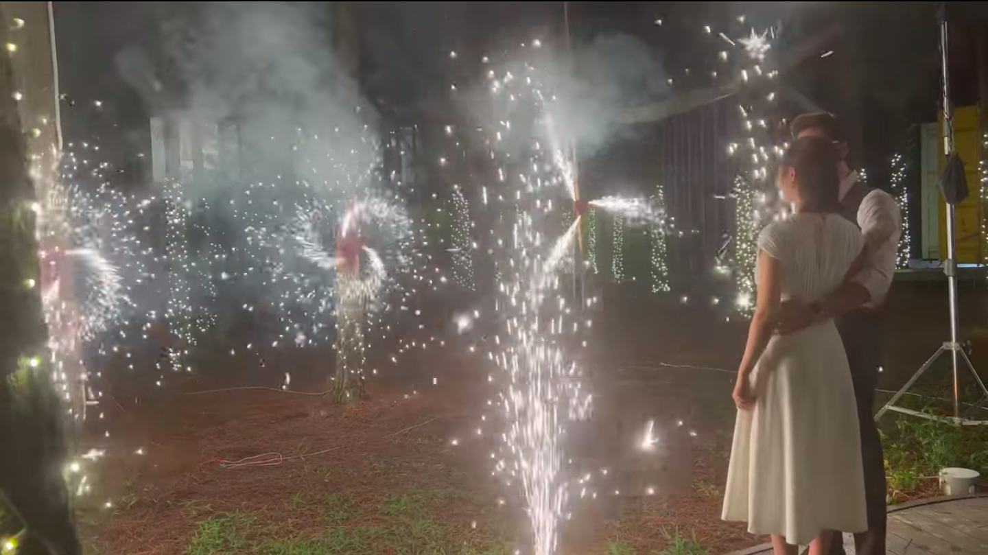 Huyền Lizzie bị bỏng, Đình Tú nóng hết mặt với cảnh hôn dưới pháo hoa - Ảnh 5