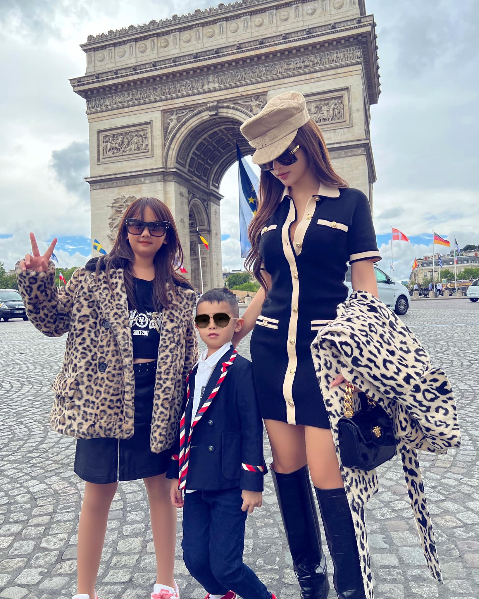 Tin Giải Trí 1/7:  - Ảnh 12