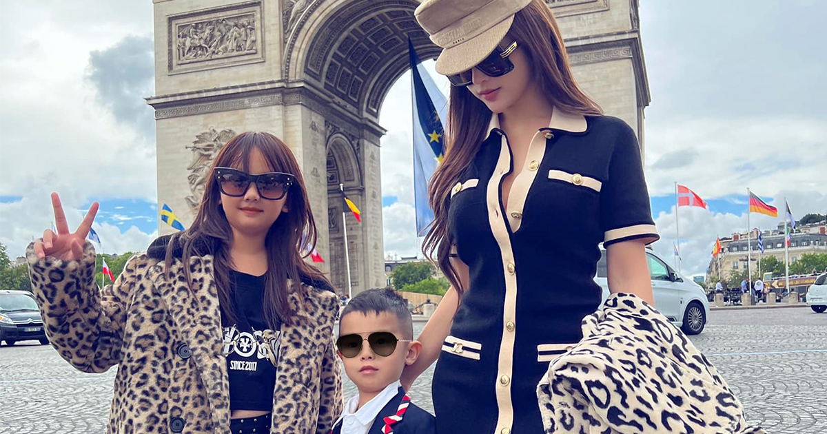 Tin Giải Trí 1/7: 2 con Huyền Baby diện cả cây đồ hiệu đắt tiền đi Pháp