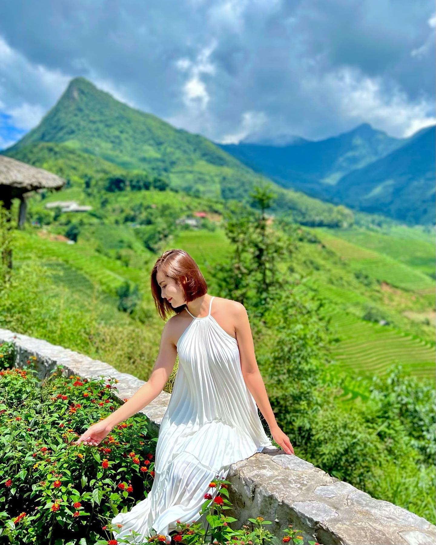 Huyền Lizzie thoải mái đi du lịch giữa ồn ào của bạn diễn, khoe vẻ thướt tha tuổi 32 - Ảnh 1