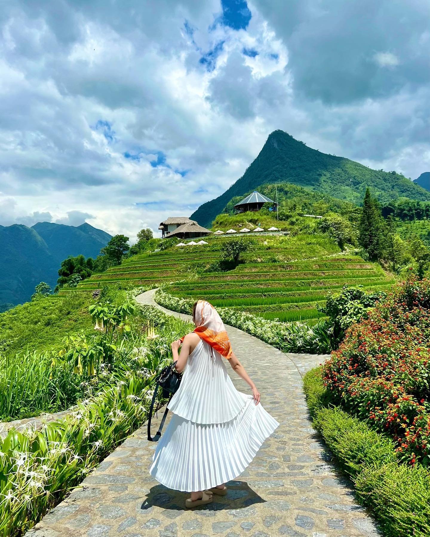 Huyền Lizzie thoải mái đi du lịch giữa ồn ào của bạn diễn, khoe vẻ thướt tha tuổi 32 - Ảnh 4