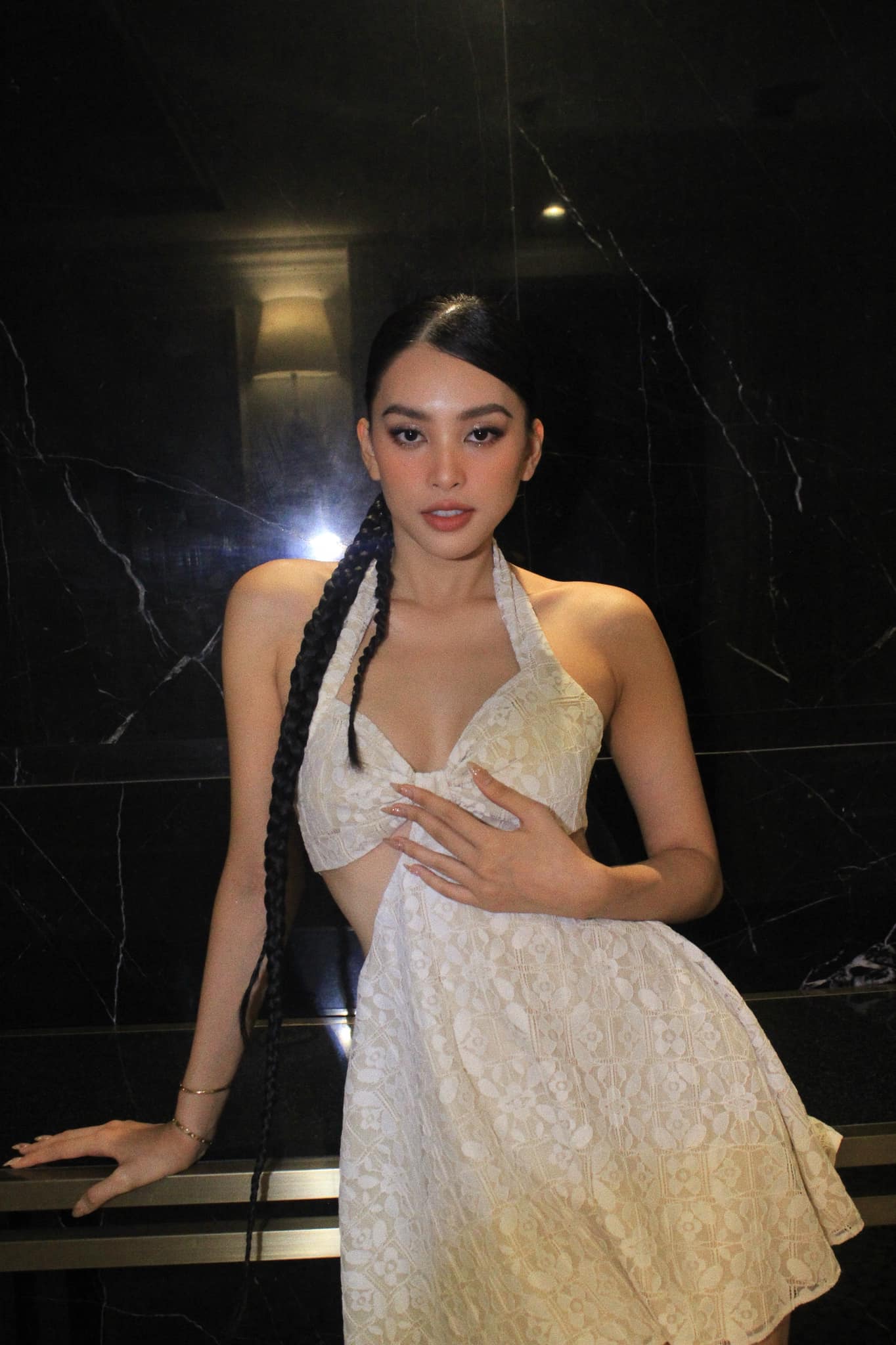 Tiểu Vy tự tin khoe ảnh thời còn da đen, mặt bầu bĩnh - Ảnh 4