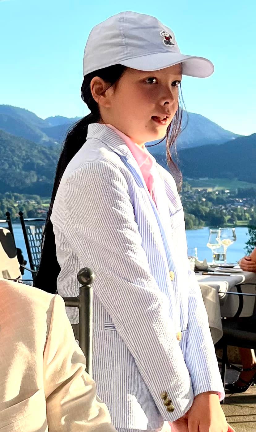 2 con diva Hồng Nhung lớn nhanh như thổi, thành thạo 3 thứ tiếng ở tuổi lên 10 - Ảnh 1