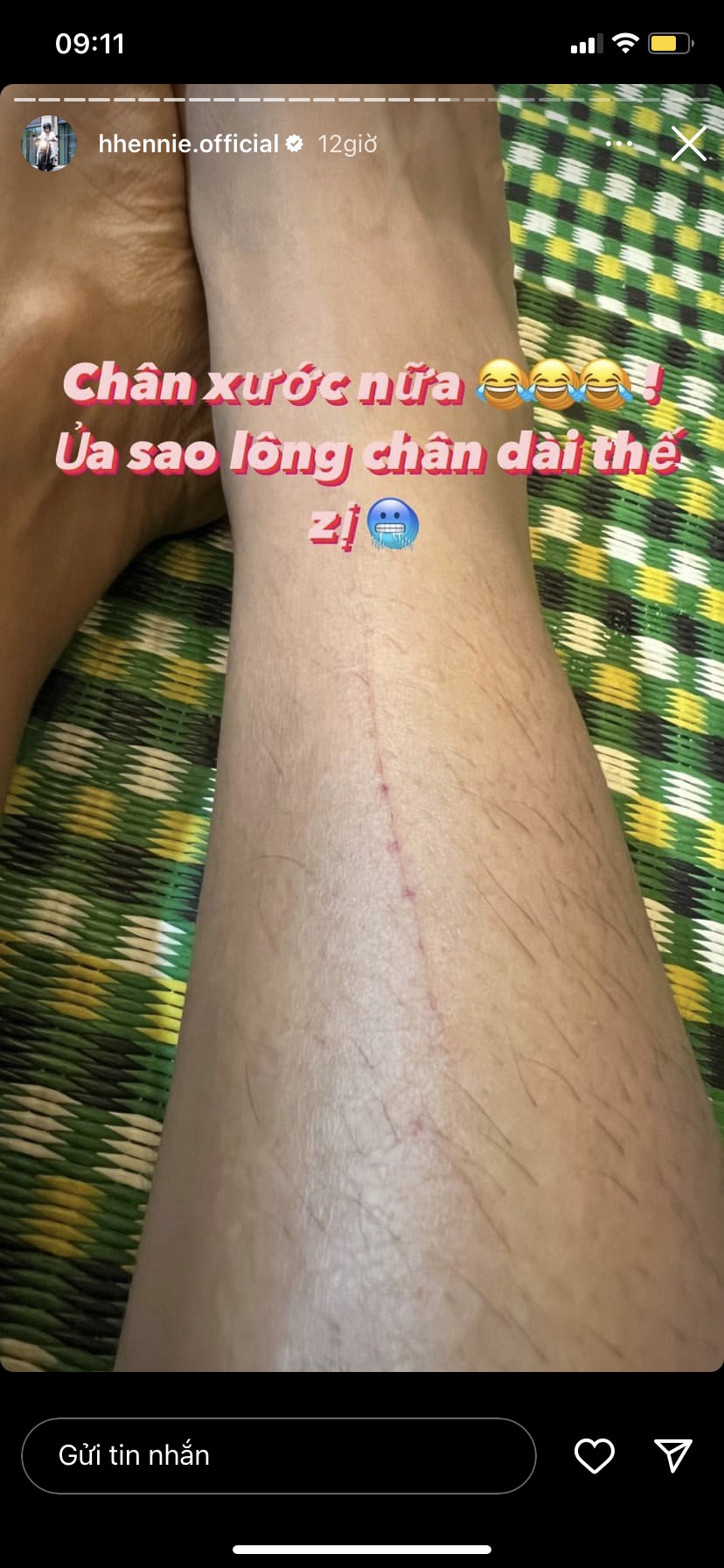 Hoa hậu H'Hen Niê khiến fan kinh ngạc khi khoe cận đôi chân lông rậm rạp - Ảnh 3