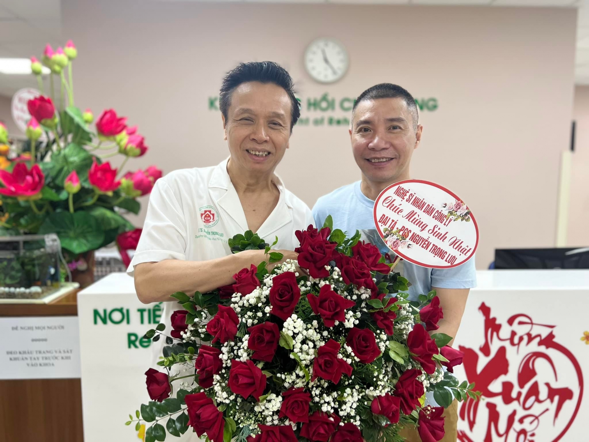 NSND Công Lý diện đồ bảnh bao, tham gia sự kiện đầu tiên sau 1 năm gặp bạo bệnh - Ảnh 1