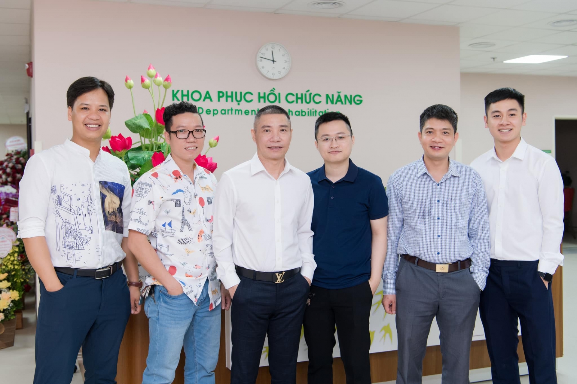 NSND Công Lý diện đồ bảnh bao, tham gia sự kiện đầu tiên sau 1 năm gặp bạo bệnh - Ảnh 2