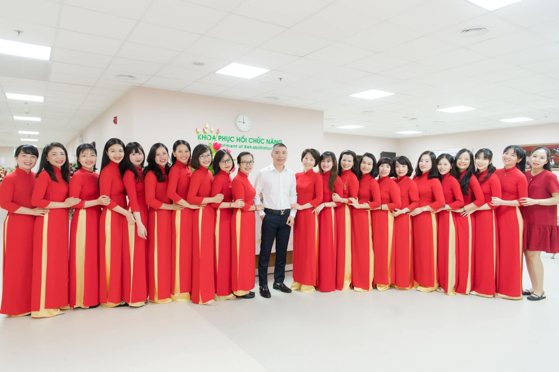 NSND Công Lý diện đồ bảnh bao, tham gia sự kiện đầu tiên sau 1 năm gặp bạo bệnh - Ảnh 4