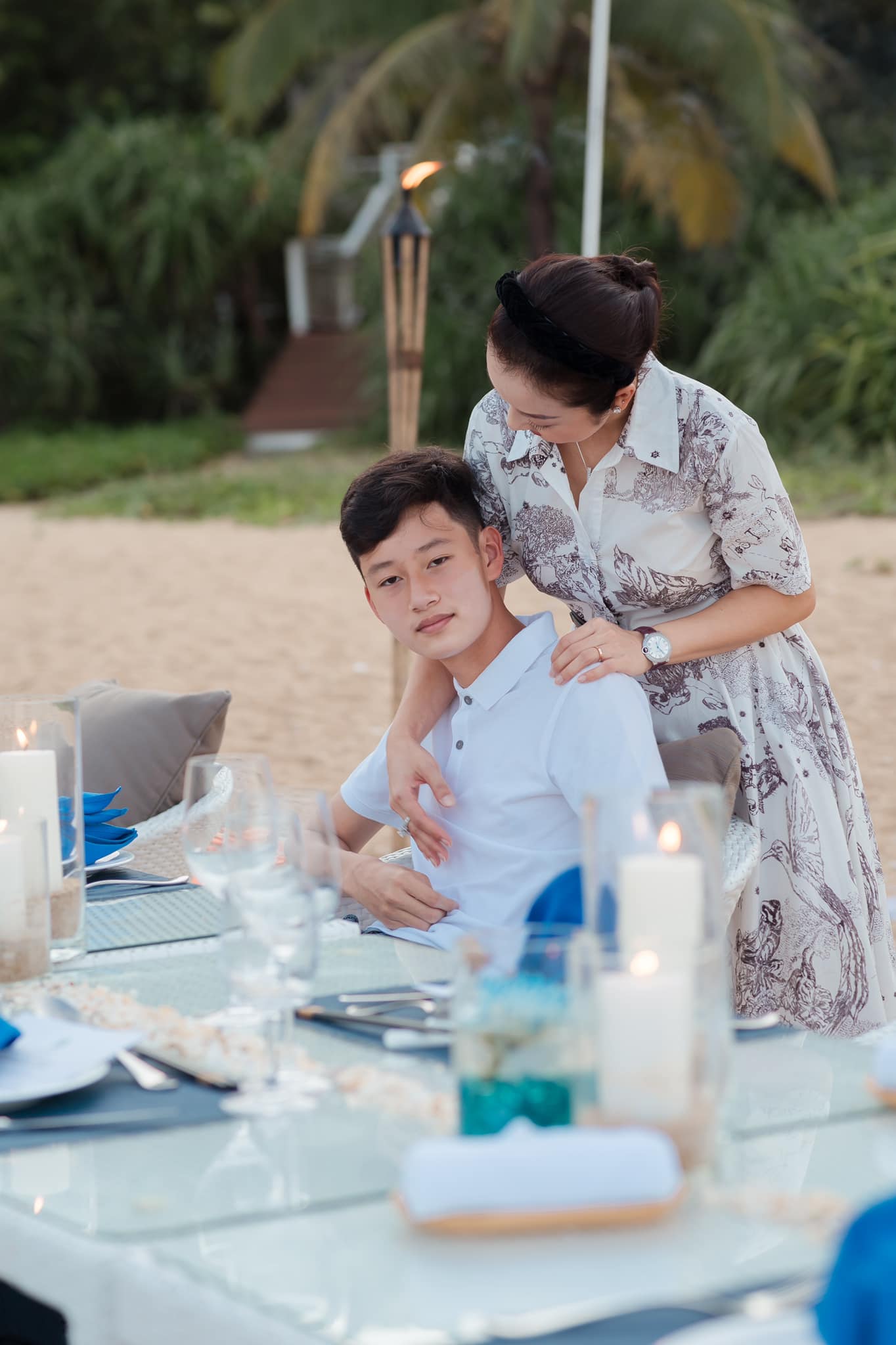 Con trai Jennifer Phạm cao vượt cả mẹ lẫn bố dượng - Ảnh 12